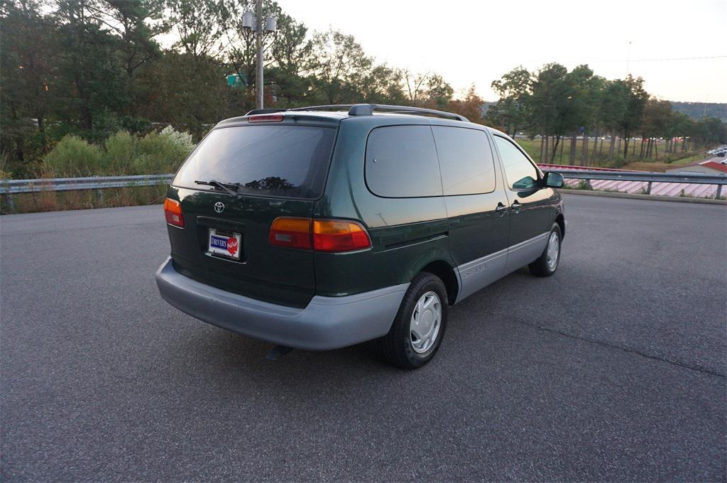 used 2000 Toyota Sienna car, priced at $5,000