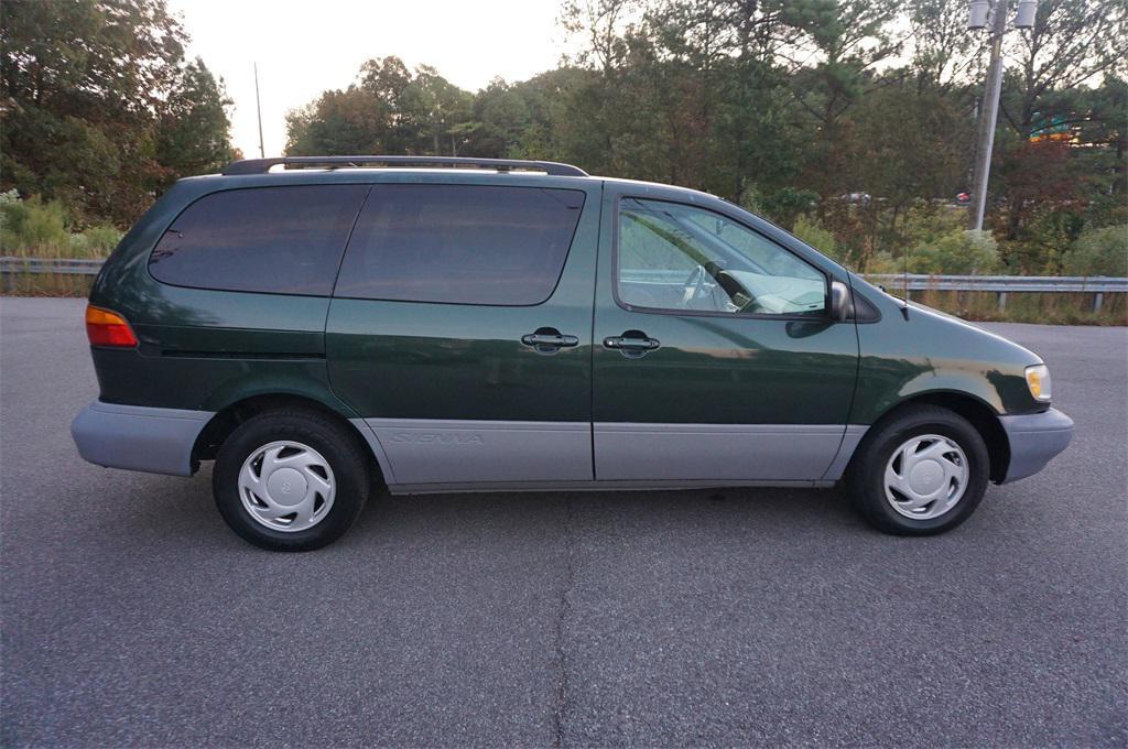 used 2000 Toyota Sienna car, priced at $5,000