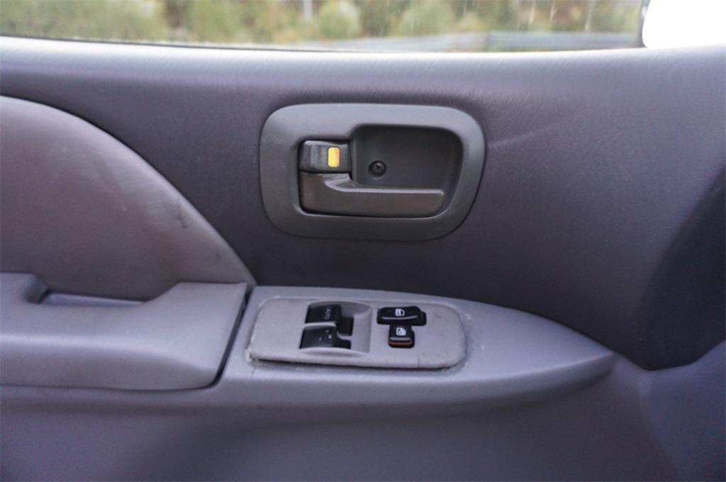 used 2000 Toyota Sienna car, priced at $5,000