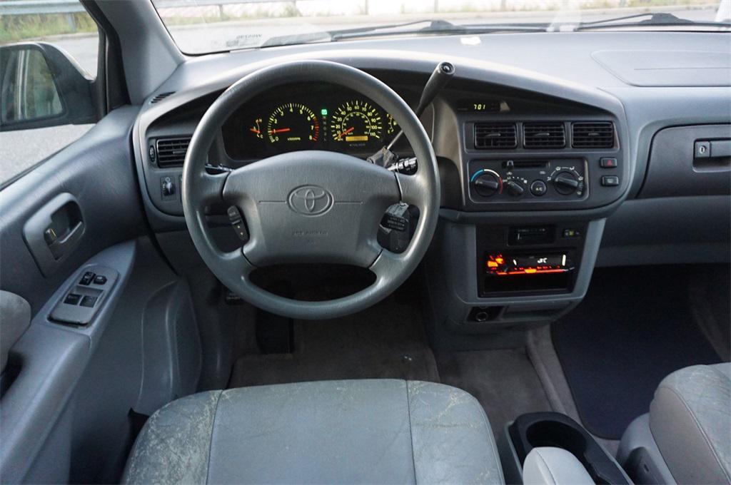 used 2000 Toyota Sienna car, priced at $5,000
