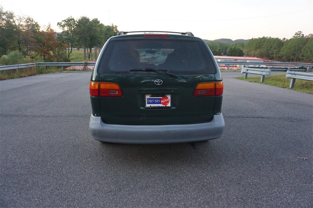 used 2000 Toyota Sienna car, priced at $5,000