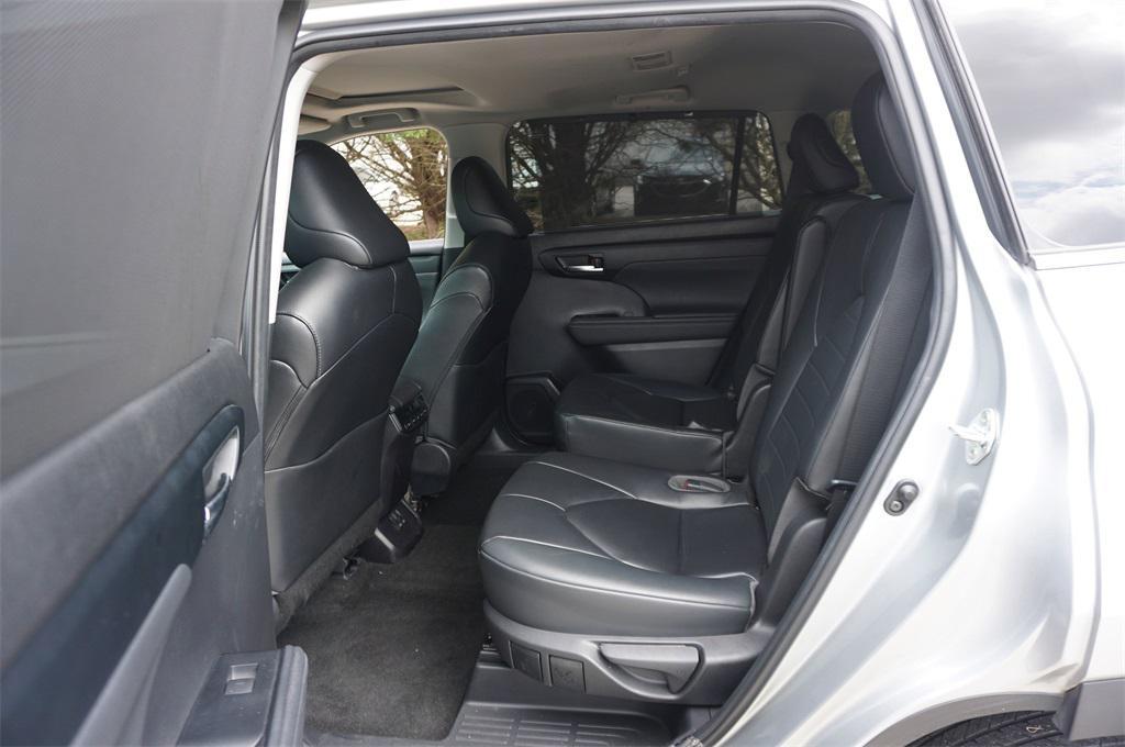 used 2023 Toyota Highlander car, priced at $39,000