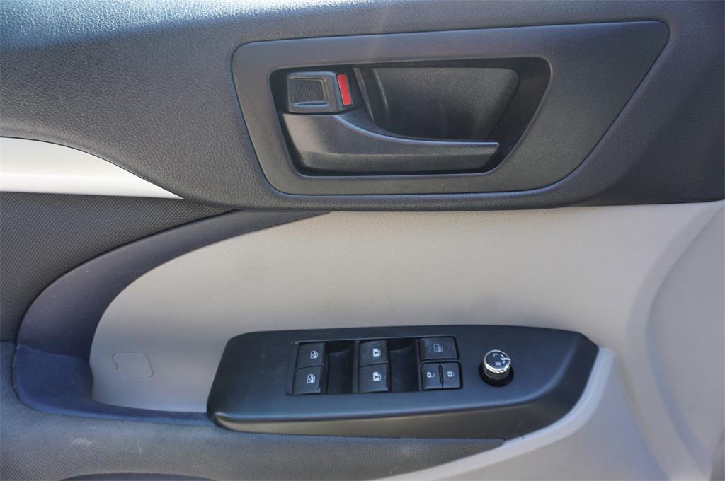 used 2018 Toyota Highlander car, priced at $21,250