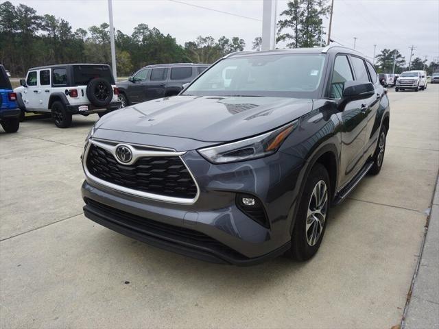 used 2021 Toyota Highlander car, priced at $29,998