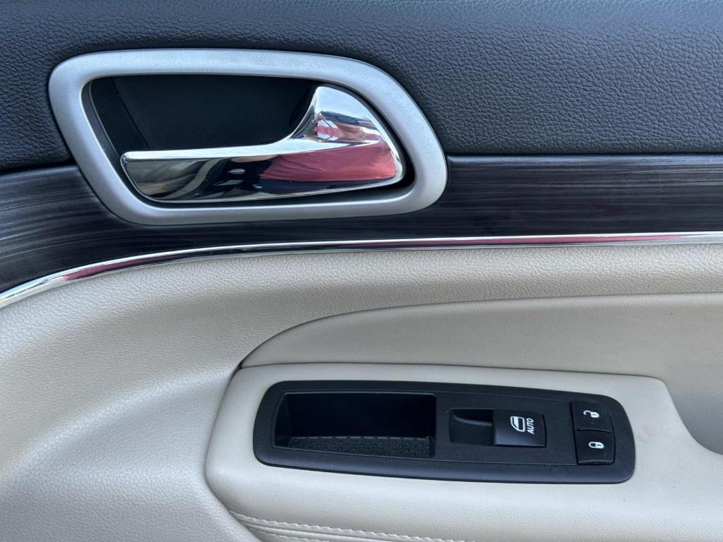 used 2021 Jeep Grand Cherokee car, priced at $20,998