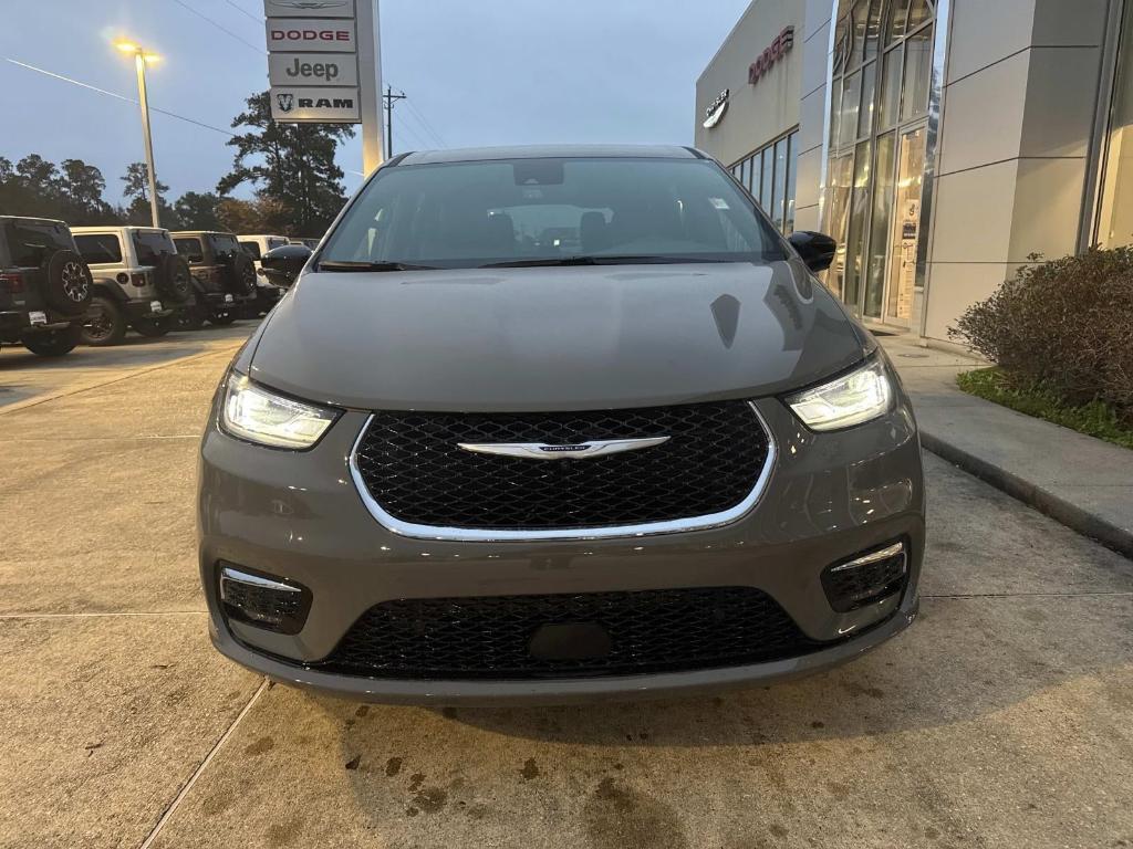 new 2025 Chrysler Pacifica car, priced at $43,900