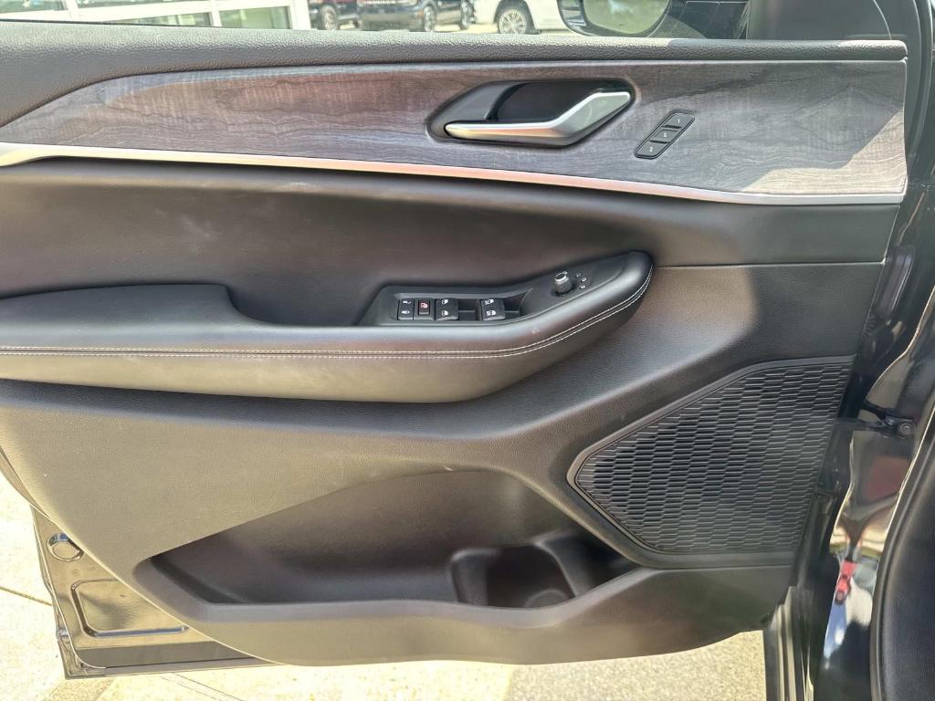 used 2023 Jeep Grand Cherokee car, priced at $28,498