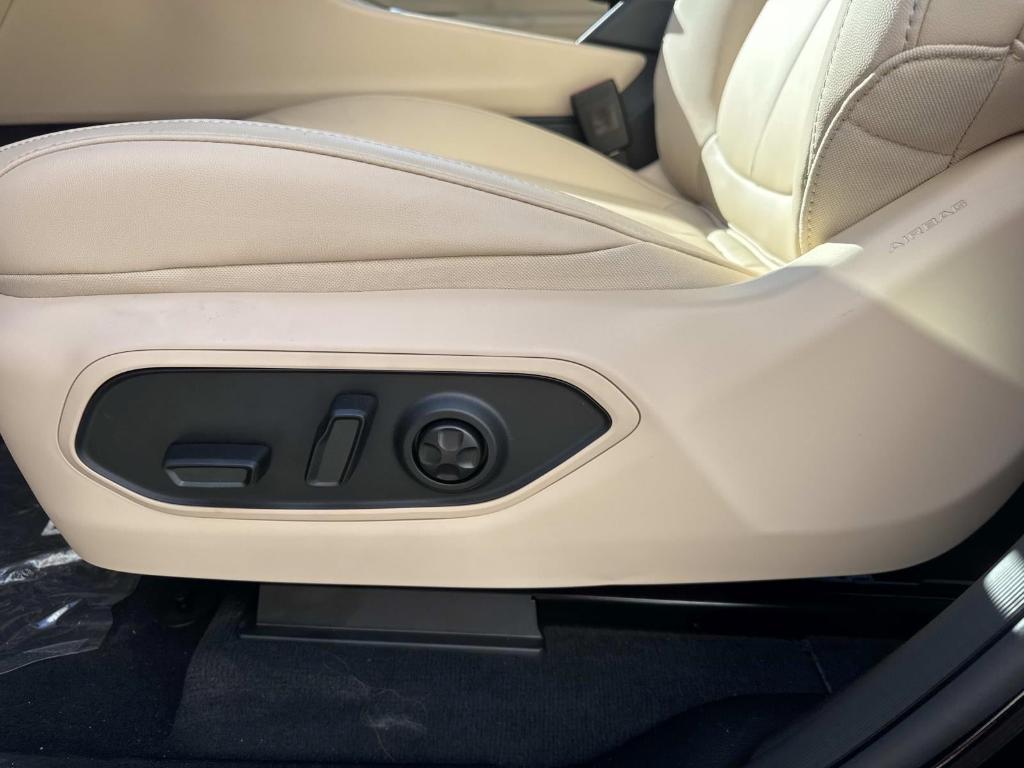 new 2025 Jeep Grand Cherokee car, priced at $46,120