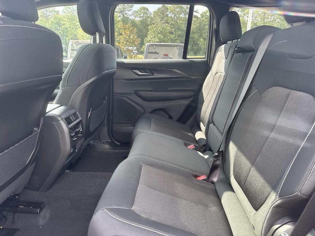 new 2025 Jeep Grand Cherokee car, priced at $38,375