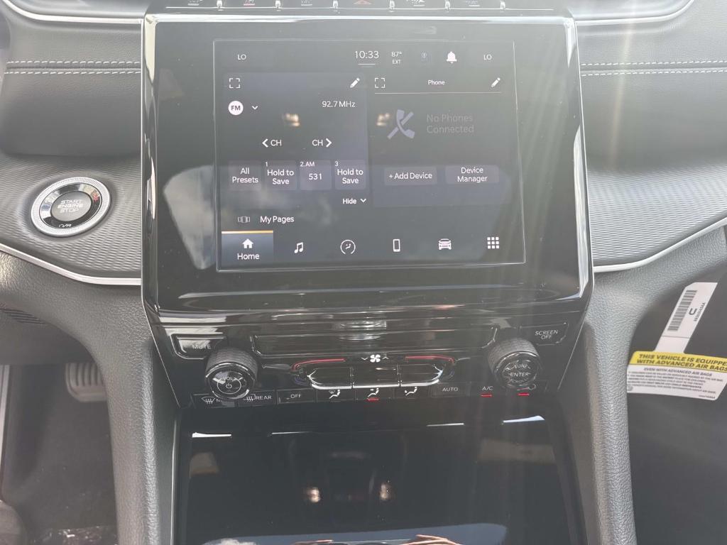 new 2025 Jeep Grand Cherokee car, priced at $38,375