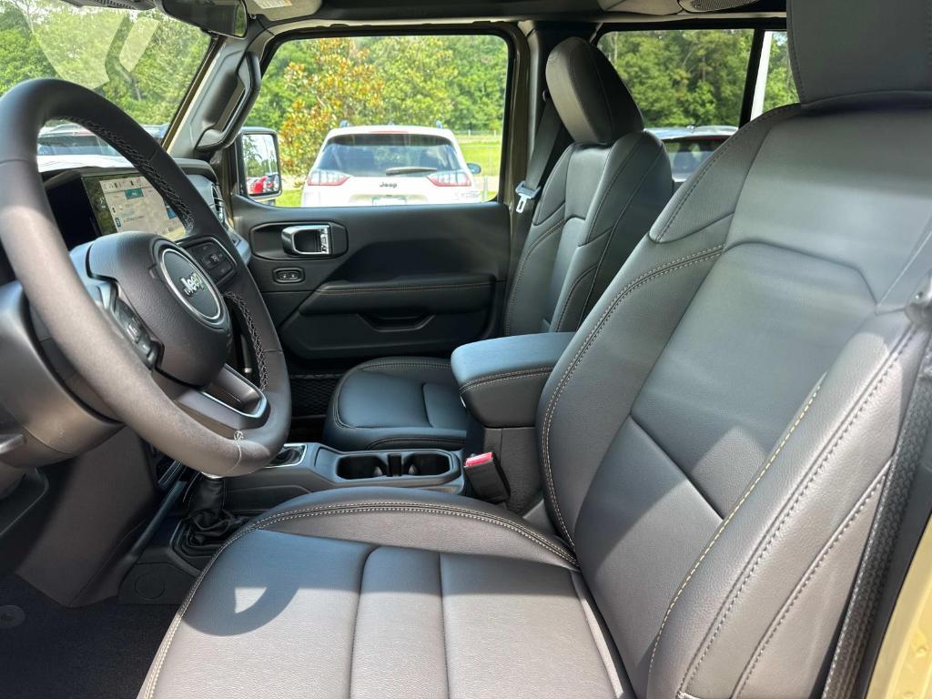 new 2025 Jeep Gladiator car, priced at $46,435