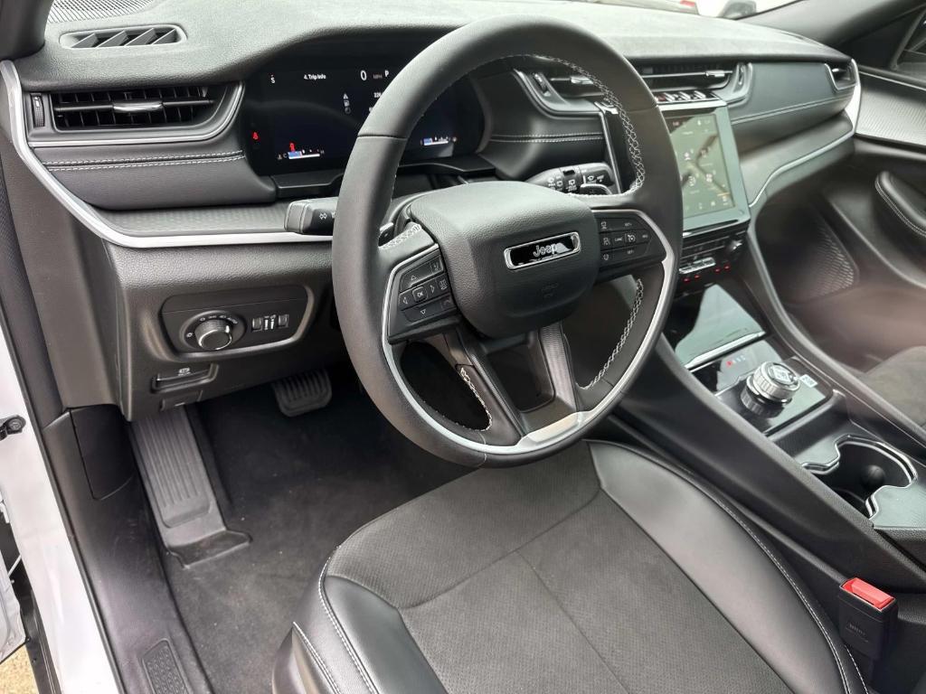 new 2025 Jeep Grand Cherokee car, priced at $49,980