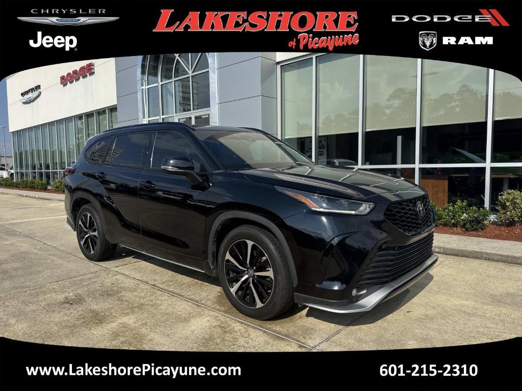 used 2021 Toyota Highlander car, priced at $32,998