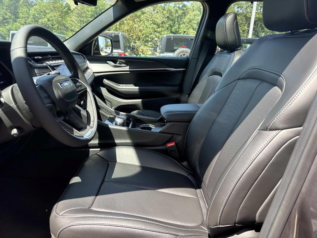 new 2025 Jeep Grand Cherokee L car, priced at $52,160