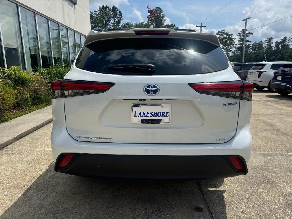 used 2022 Toyota Highlander Hybrid car, priced at $35,700
