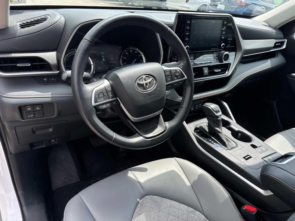 used 2022 Toyota Highlander Hybrid car, priced at $35,700