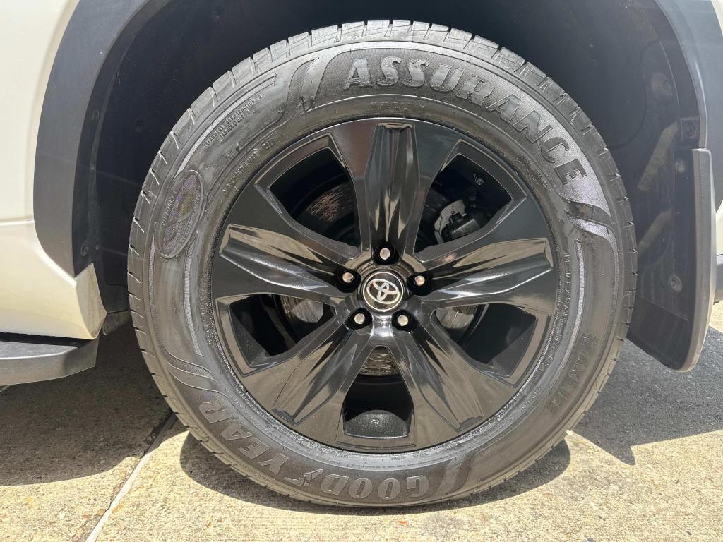 used 2022 Toyota Highlander Hybrid car, priced at $35,700