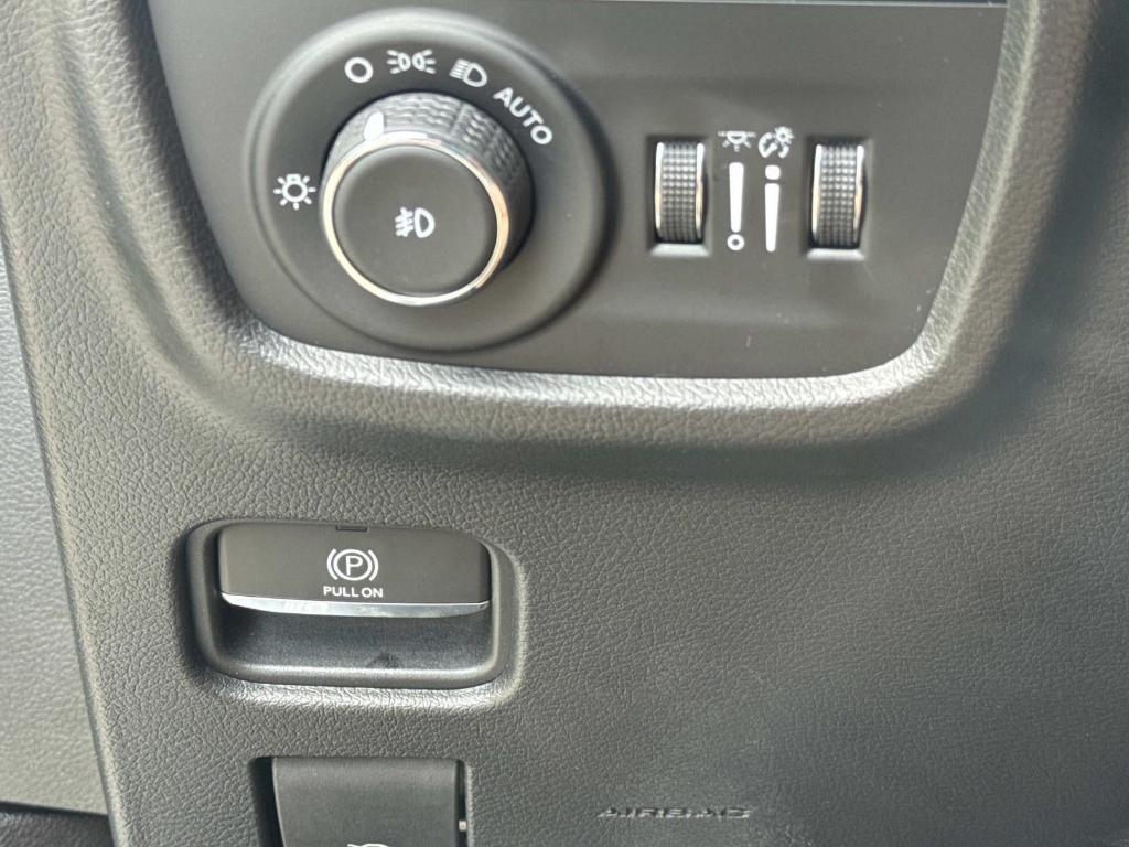 used 2022 Jeep Grand Cherokee car, priced at $40,598