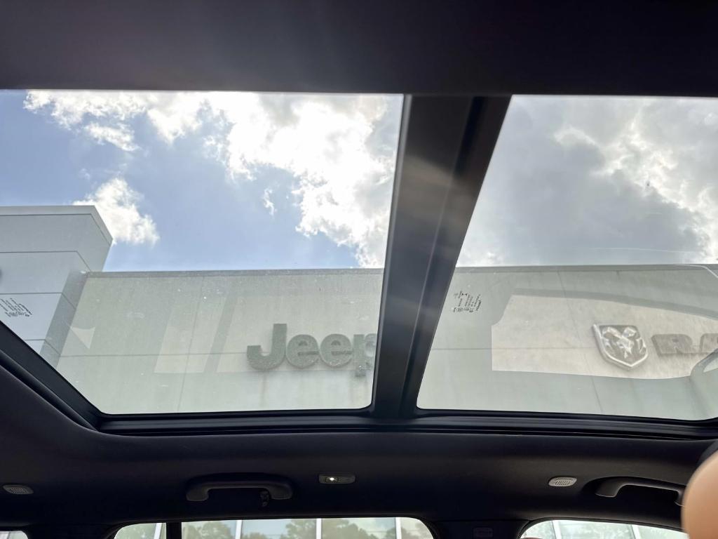 used 2022 Jeep Grand Cherokee car, priced at $40,598
