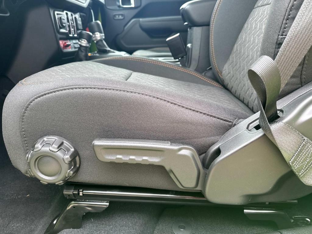 new 2025 Jeep Gladiator car, priced at $53,385