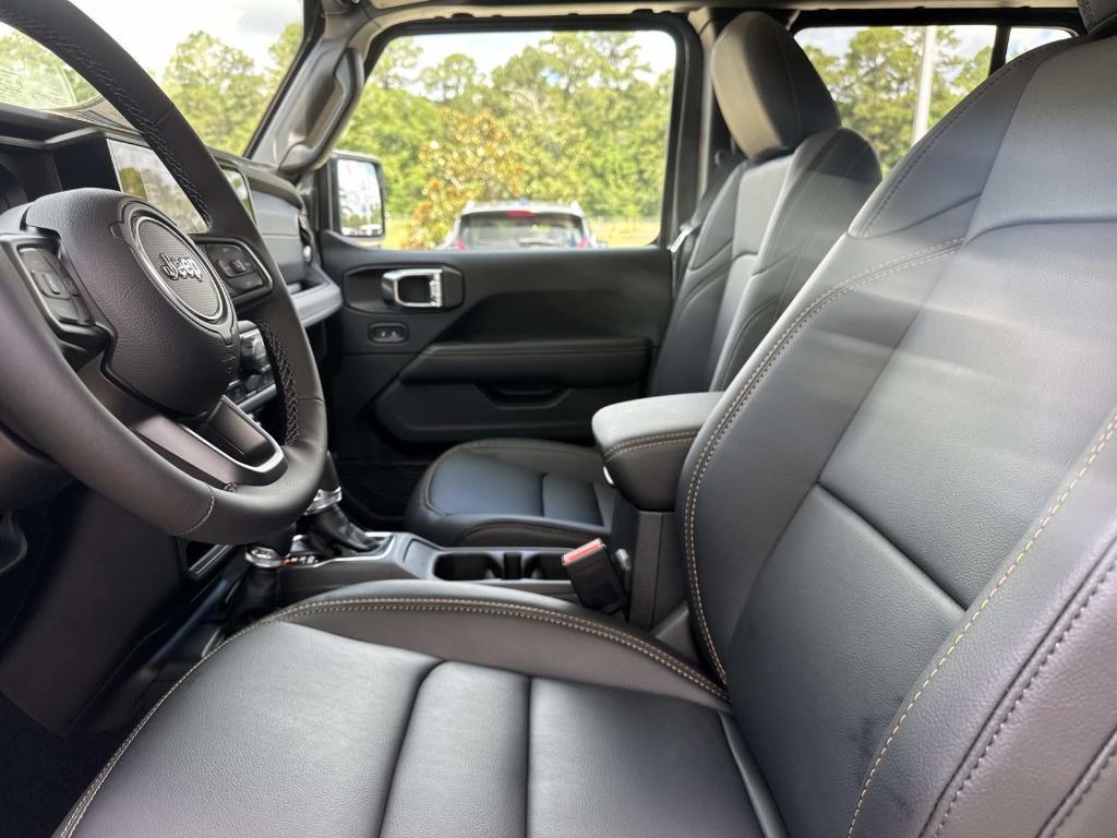 new 2025 Jeep Gladiator car, priced at $49,390