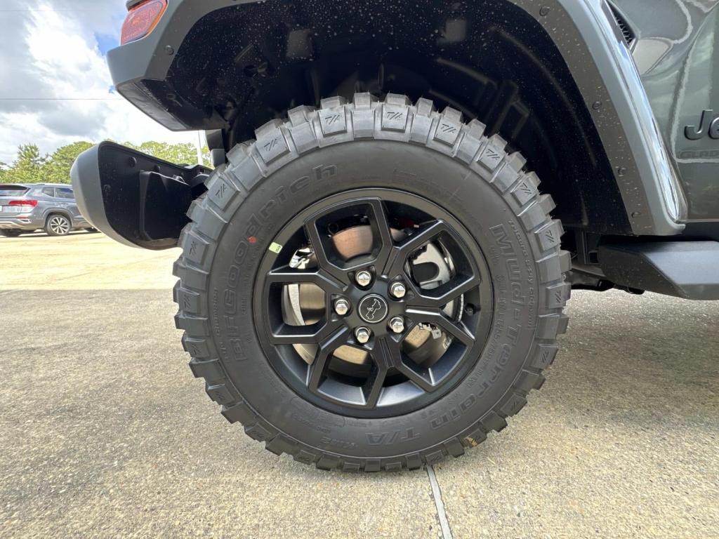 new 2025 Jeep Gladiator car, priced at $49,390