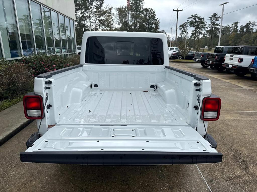 new 2025 Jeep Gladiator car, priced at $41,290