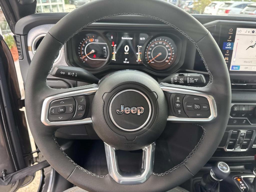 new 2025 Jeep Wrangler car, priced at $52,320