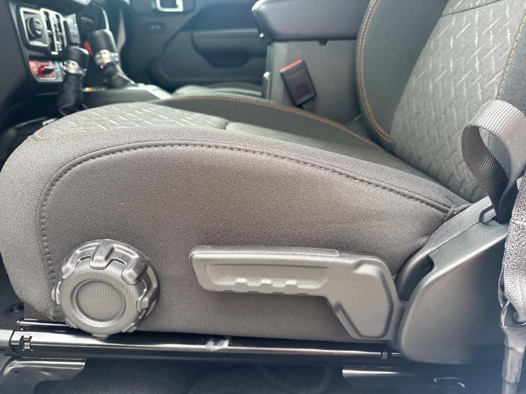 new 2025 Jeep Gladiator car, priced at $52,790
