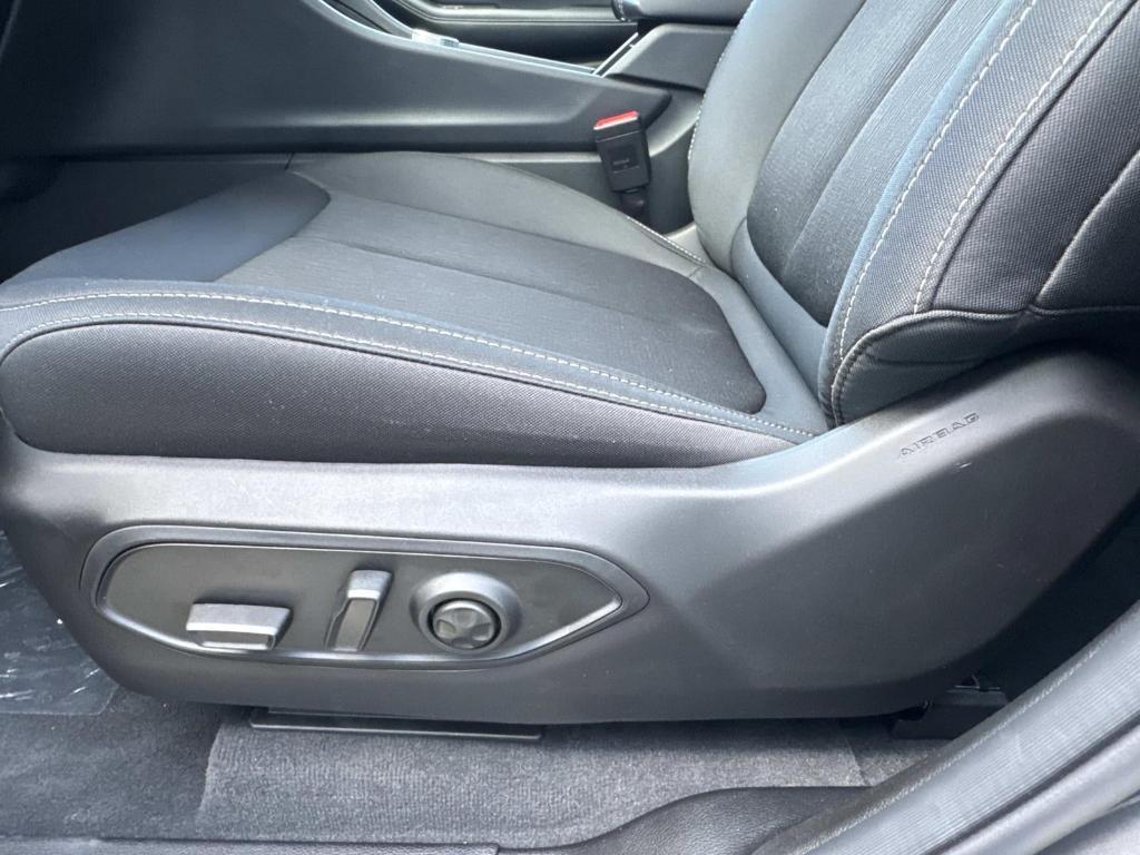 new 2025 Jeep Grand Cherokee car, priced at $36,875