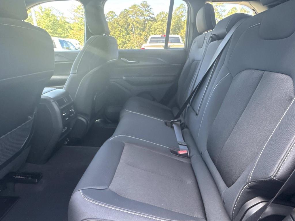 new 2025 Jeep Grand Cherokee car, priced at $36,875