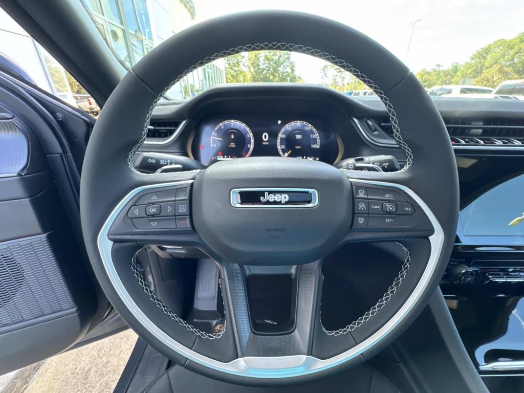 new 2025 Jeep Grand Cherokee car, priced at $36,875