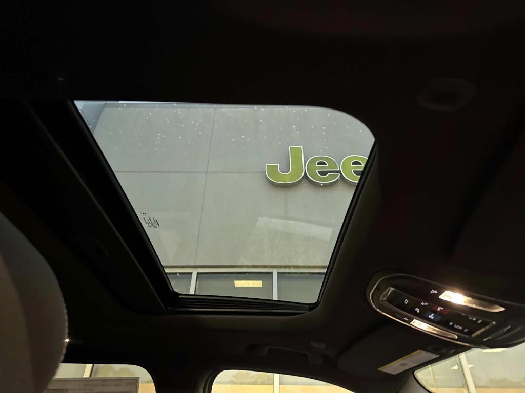 new 2025 Jeep Grand Cherokee car, priced at $39,970