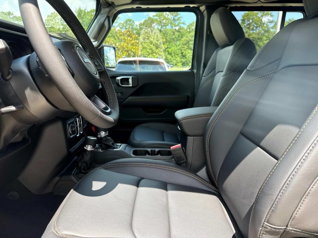 new 2025 Jeep Gladiator car, priced at $46,435