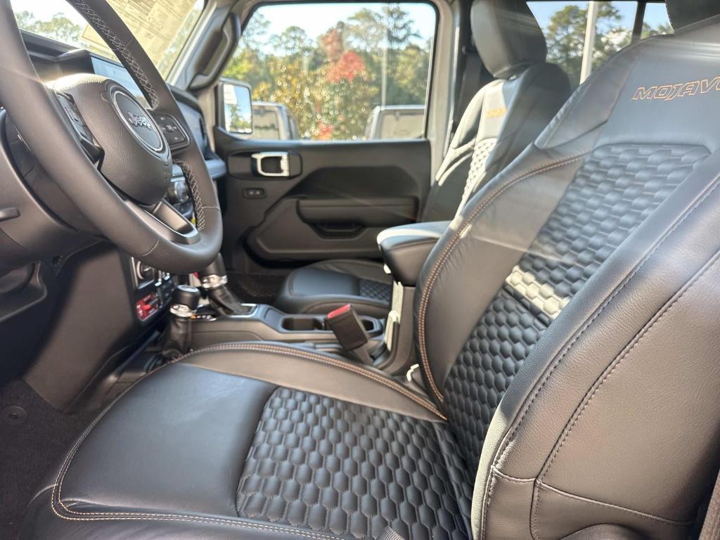 new 2025 Jeep Gladiator car, priced at $52,605