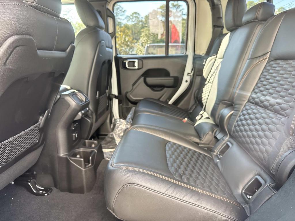 new 2025 Jeep Gladiator car, priced at $52,605