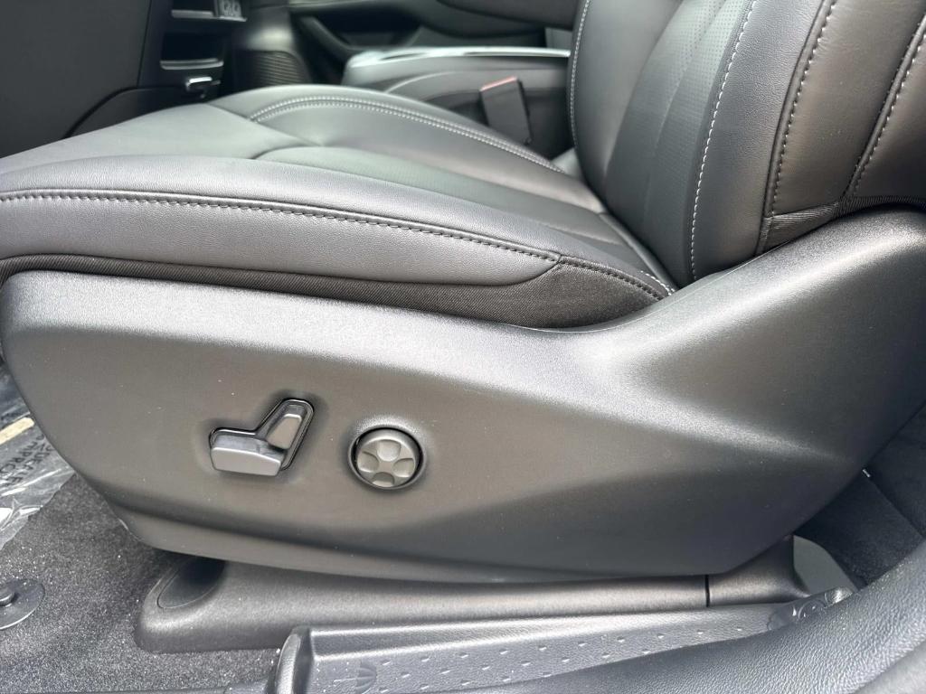 new 2025 Chrysler Pacifica car, priced at $44,850