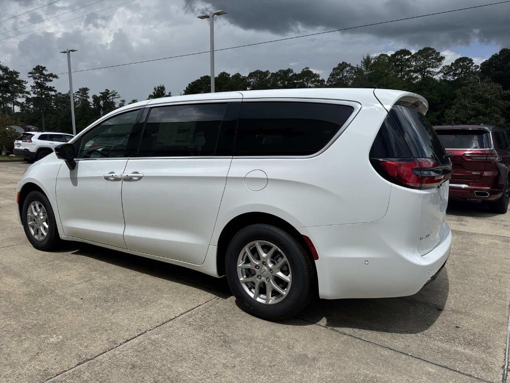 new 2025 Chrysler Pacifica car, priced at $43,725
