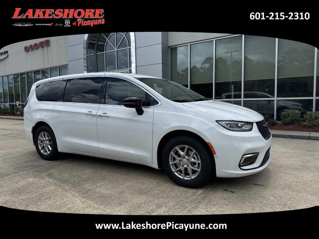 new 2025 Chrysler Pacifica car, priced at $43,725