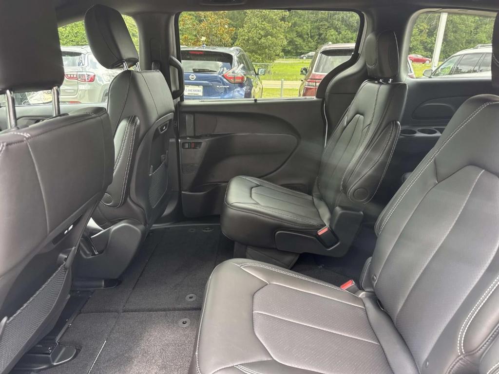 new 2025 Chrysler Pacifica car, priced at $43,725