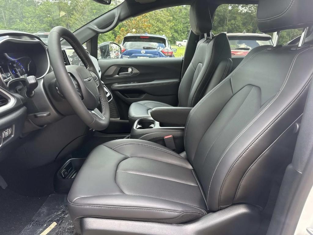new 2025 Chrysler Pacifica car, priced at $44,850