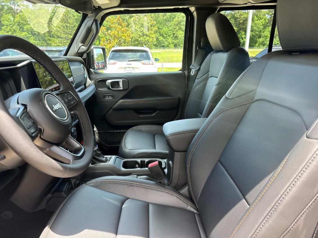 new 2025 Jeep Gladiator car, priced at $46,185