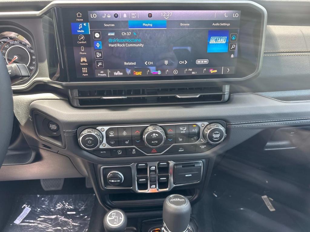 new 2025 Jeep Gladiator car, priced at $46,185
