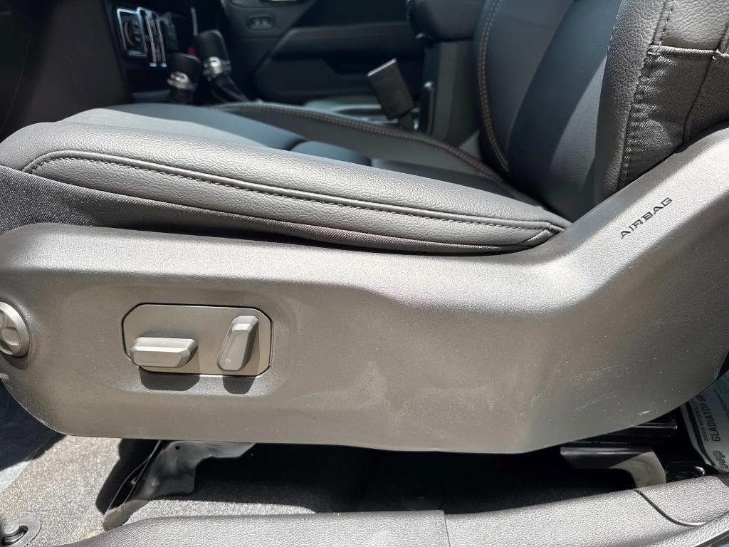 new 2025 Jeep Gladiator car, priced at $46,185