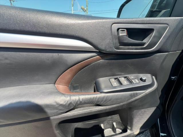 used 2015 Toyota Highlander car, priced at $10,988