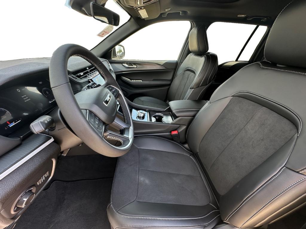 new 2025 Jeep Grand Cherokee car, priced at $39,678