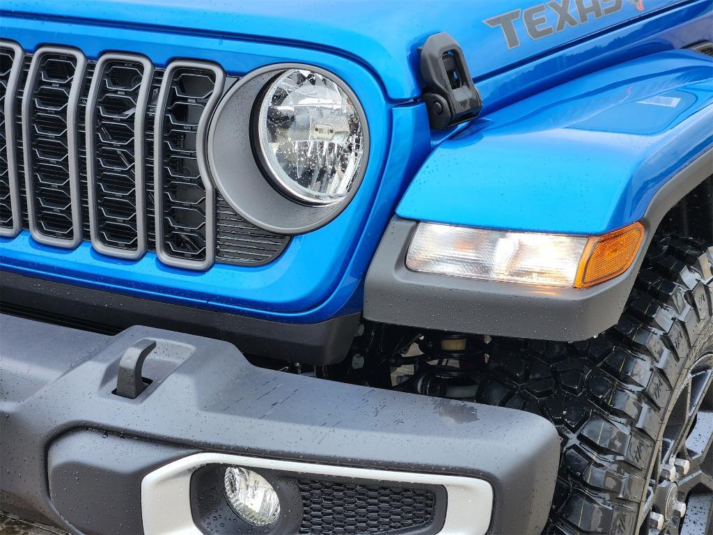 new 2025 Jeep Gladiator car, priced at $42,617
