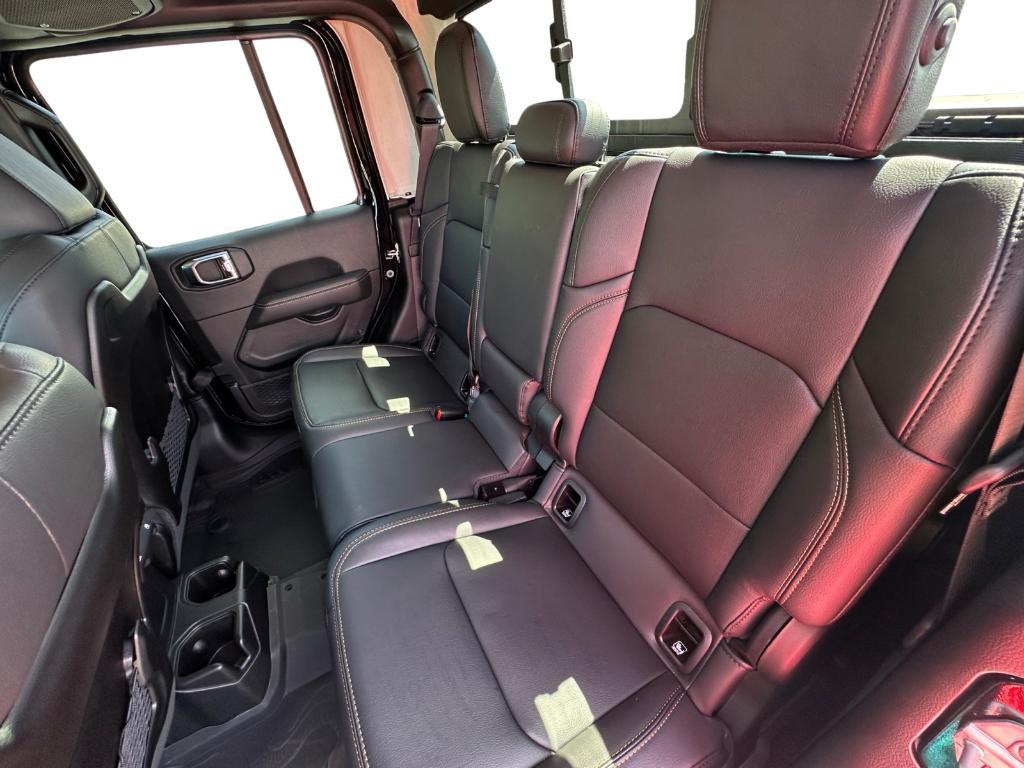 new 2025 Jeep Gladiator car, priced at $41,647