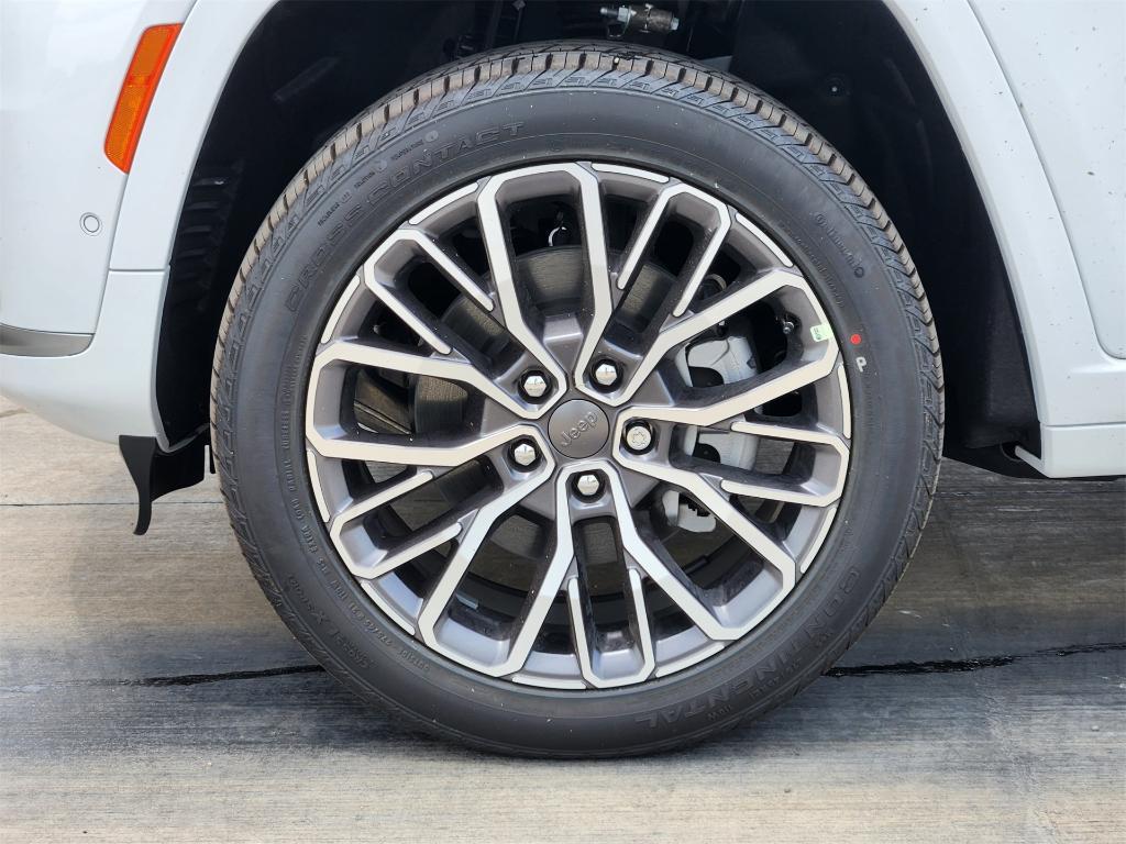 new 2025 Jeep Grand Cherokee L car, priced at $59,179