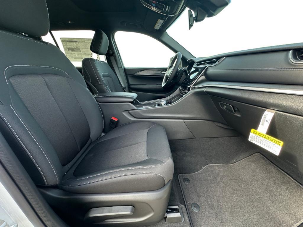 new 2025 Jeep Grand Cherokee car, priced at $35,939